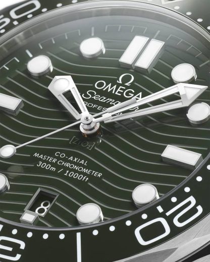 Omega Seamaster Diver 300M 42 mm, steel on rubber strap 210.32.42.20.10.001 - Image 3