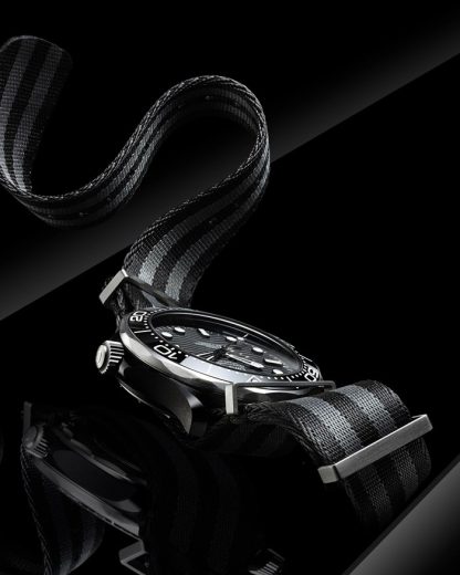 Omega Seamaster Diver 300M 43.5 mm, black ceramic on NATO strap 210.92.44.20.01.002 - Image 4
