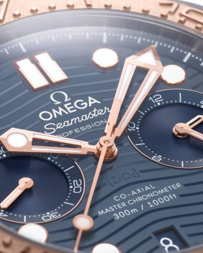 Omega Seamaster Diver 300M 44 mm, titanium - tantalum - Sedna™ gold on titanium - tantalum - Sedna™ gold 210.60.44.51.03.001 - Image 3
